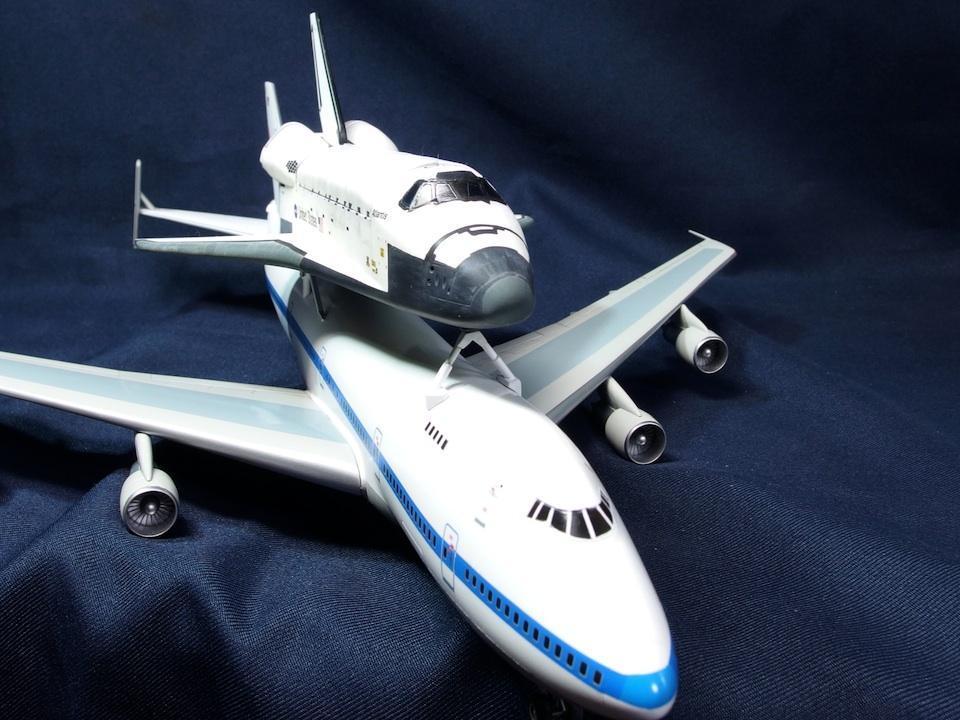 いいスタイル 【希少】スペースシャトルと運搬用飛行機の模型1/200